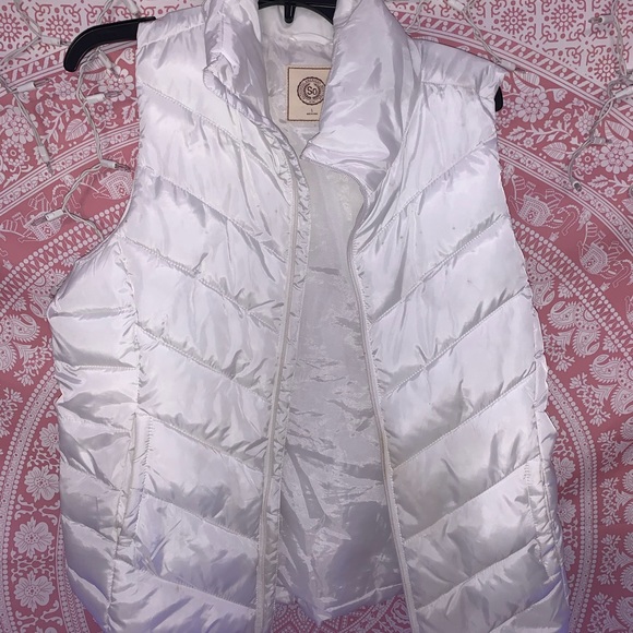 size large, white zip up vest - Picture 1 of 2